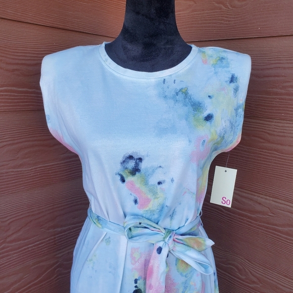 NWT SO Juniors' Shoulder Pad Dress with Self Tie Belt Tie Dye Size Medium 7/9 - Picture 11 of 16